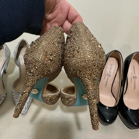 Chinese Laundry & Betsey Johnson Bundle of 4 Pairs Women’s Heels – Size 6 – $80 - Picture 4 of 8